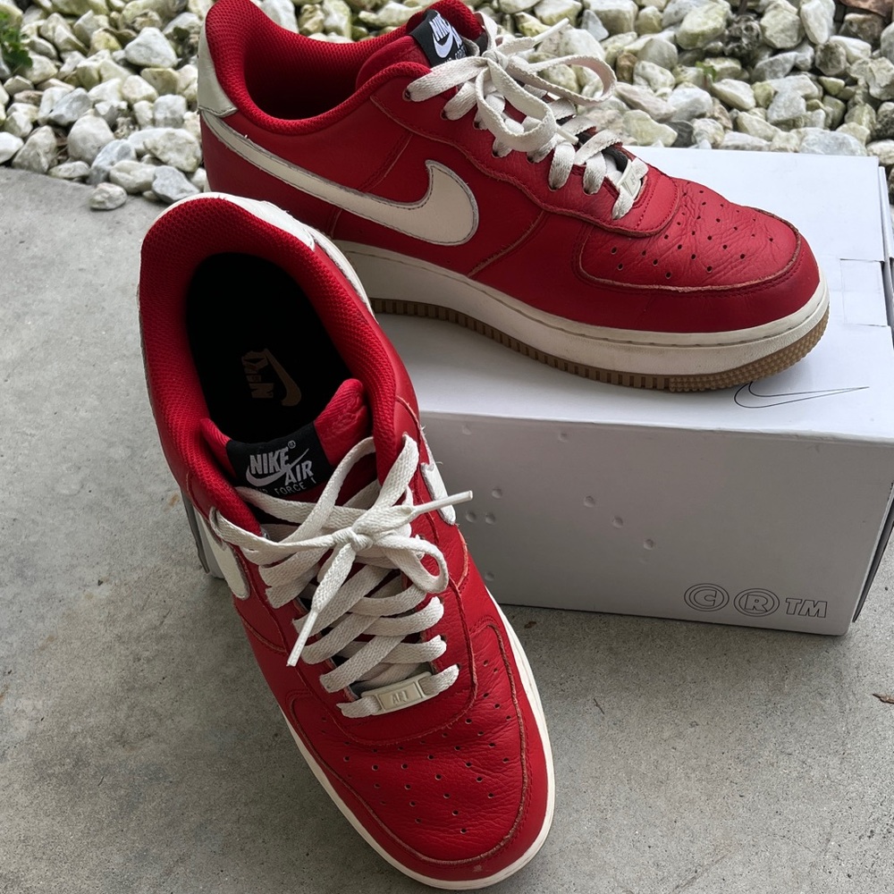 Nike Air Force 1 Low in Red & vintage White m9
